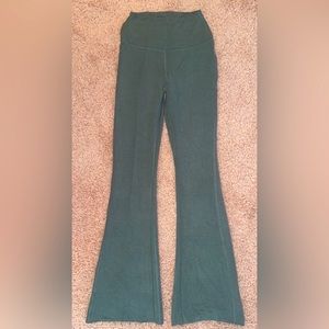 Dusty green Reflex flare leggings!! Wafflecut material & super soft & airy :)